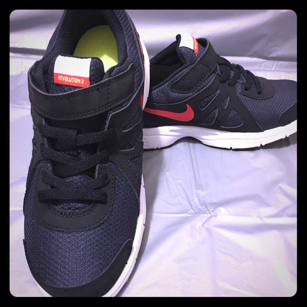 Nike Revolution 2